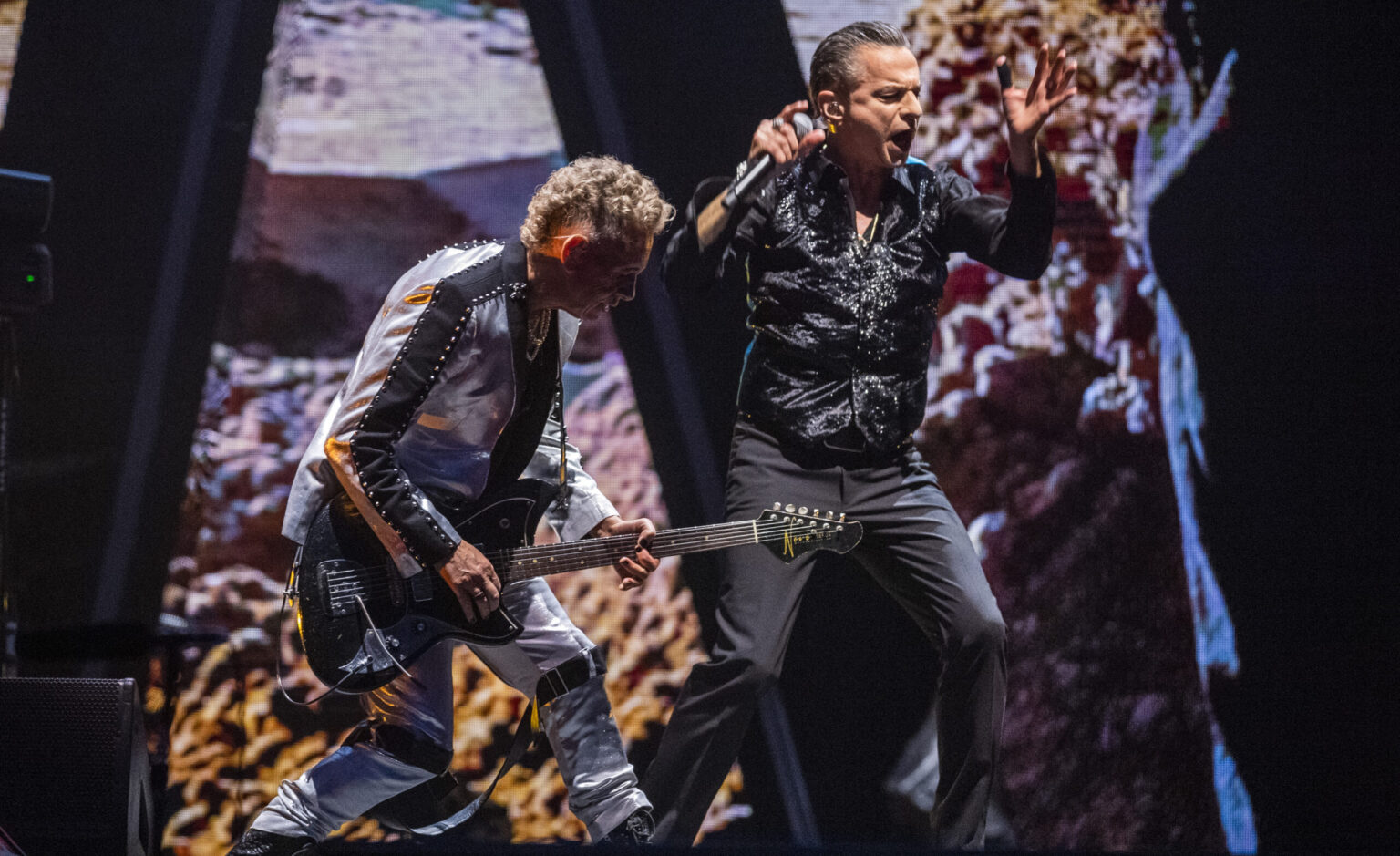 Členovia britskej skupiny Depeche Mode, zľava Martin Gore a Dave Gahan počas koncertu v Bratislave v roku 2023. Foto: Jaroslav Novák/TASR