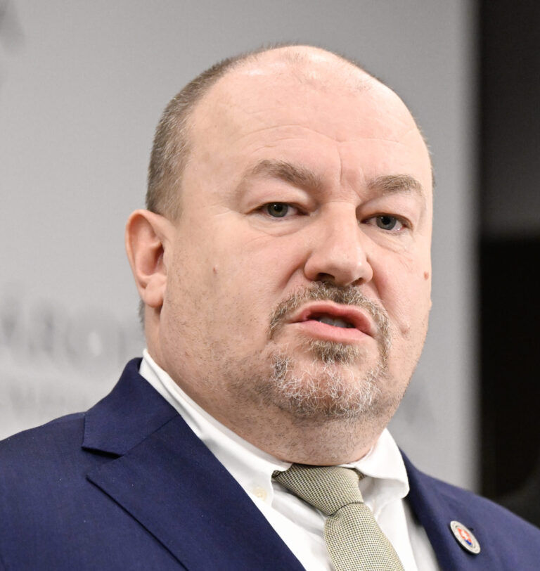 Huliak vyzval Šatana, aby sa nebál povolať hráčov z KHL