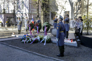 Štátny sviatok na výročie Sviečkovej manifestácie by nestál nič. Aj to je problém