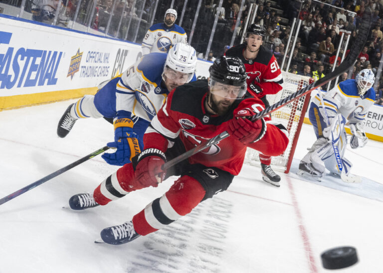 NHL: Marner rozhodol o výhre Toronta, Černák sa stretol na ľade s Tatarom