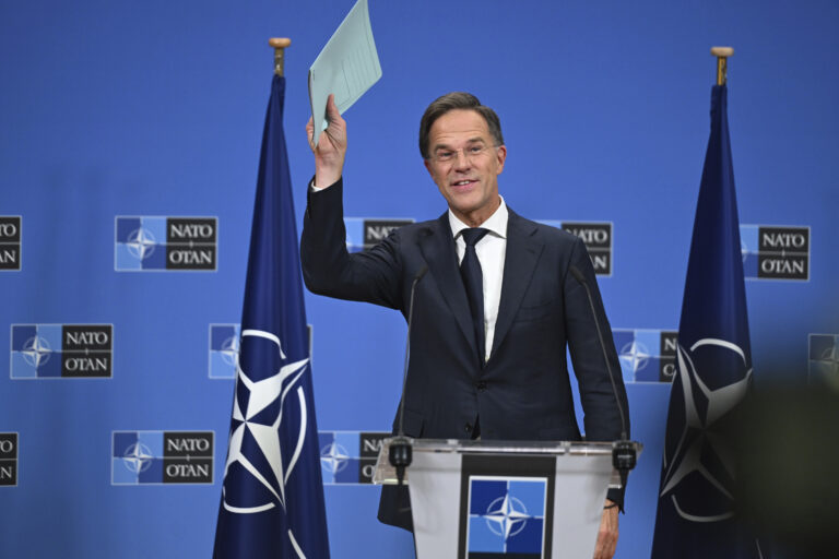 Nemôžem povedať, že by som podporoval ukrajinský „víťazný plán“ ako celok, vyhlásil Rutte