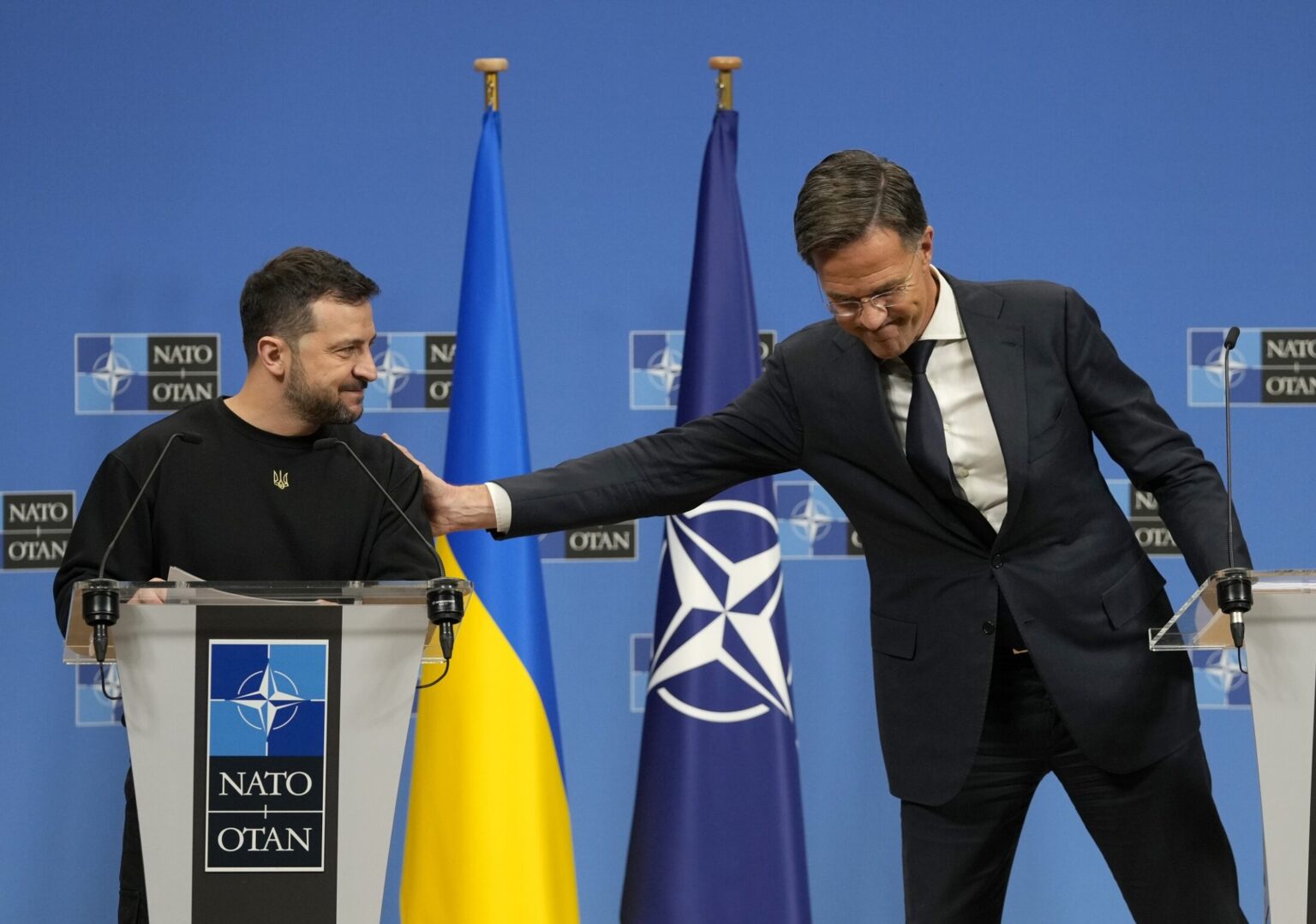 Volodymyr Zelenskyj a Mark Rutte. Foto: TASR/AP