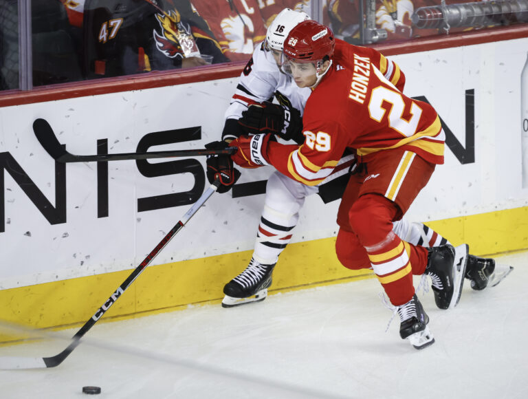 NHL: Calgary s Pospíšilom a Honzekom zvíťazilo aj vo štvrtom zápase sezóny