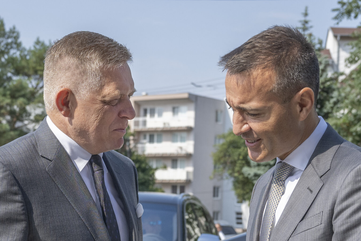 Robert Fico a Tomáš Drucker počas návštevy ministerstva školstva 20. augusta 2024 v Bratislave. FOTO TASR - Martin Baumann