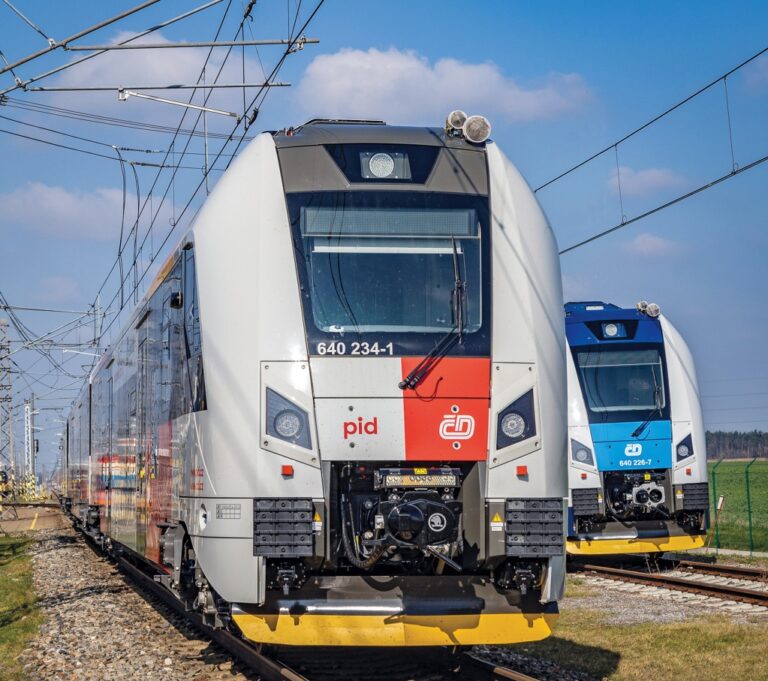 Na stanici pri Prahe sa večer takmer zrazili dva osobné vlaky, zastavili kúsok oproti sebe