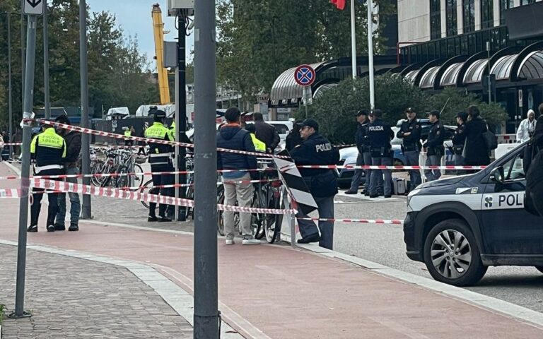 Muž v Taliansku zaútočil nožom na policajta, ten ho zastrelil