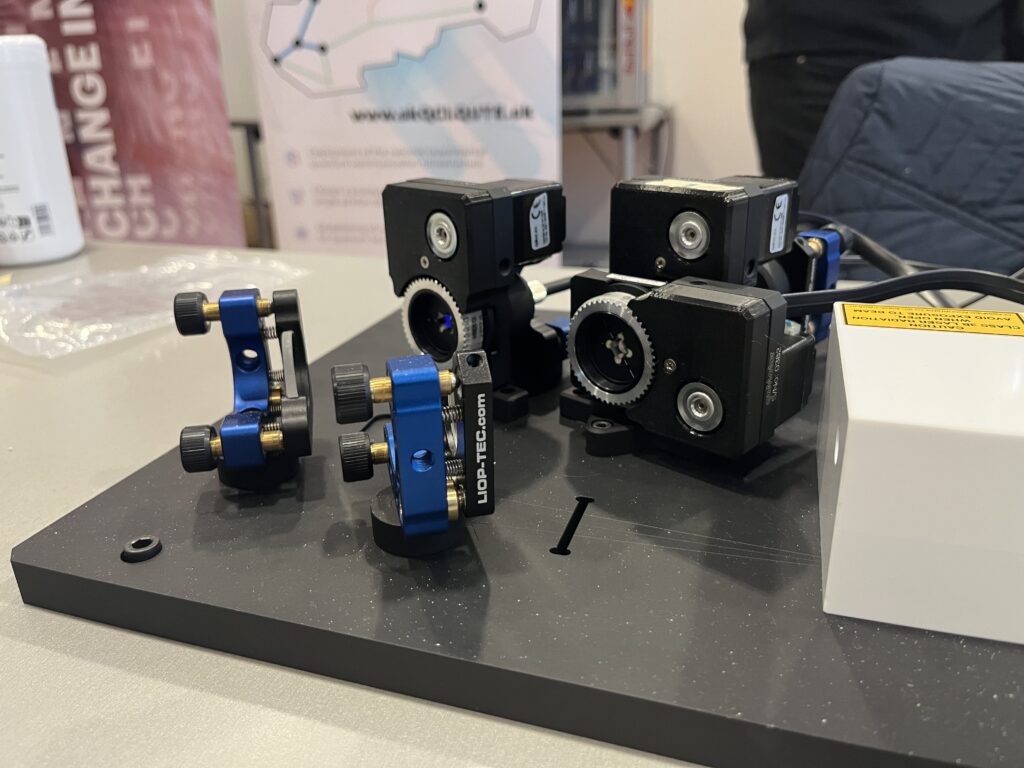 Zariadenie demonštrujúce protokol BB84. Foto: Martin Chabada