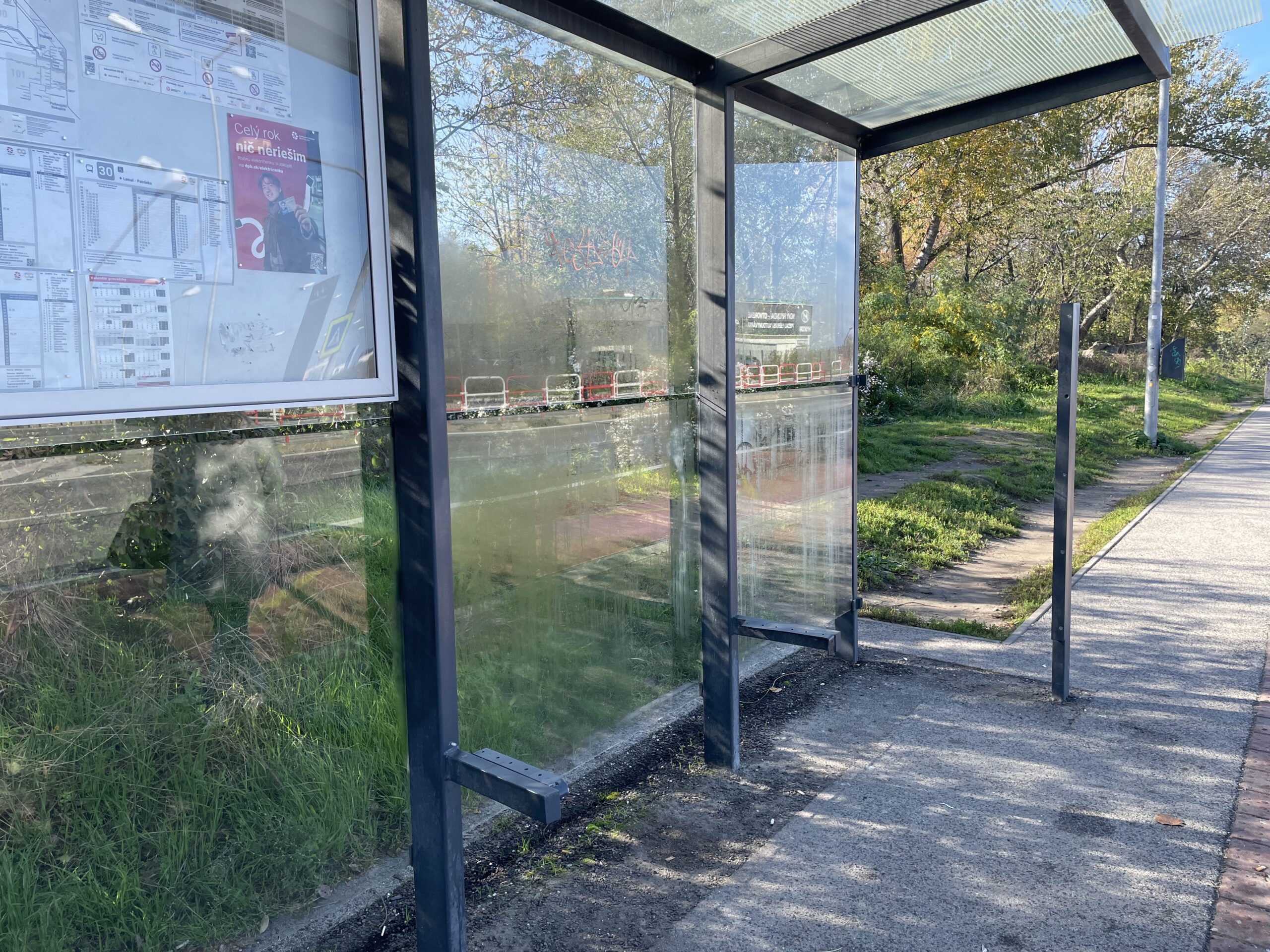 zastávka mhd prístrešok