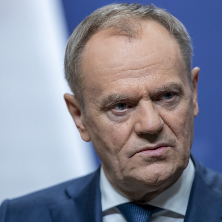 Tusk: Prezident si nárokuje právomoci, ktoré mu podľa ústavy nepatria