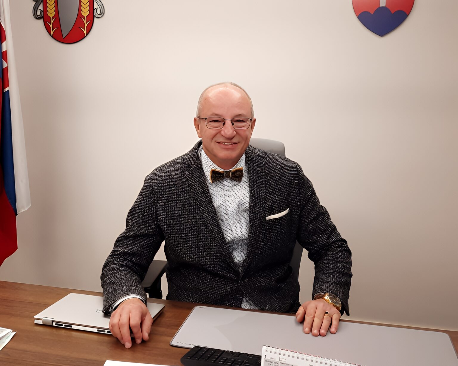 Primátor Jozef Belický. Foto Jozef Uhlárik / Originálna fotka bola zlepšená umelou inteligenciou. 