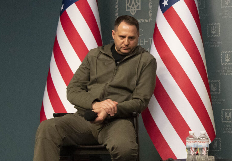 Jermak: Nie je až tak dôležité, kto za Ukrajinu podpíše dohodu s USA