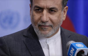 Arákčí: Izrael zaplatí za útoky, revolučné gardy varujú podniky