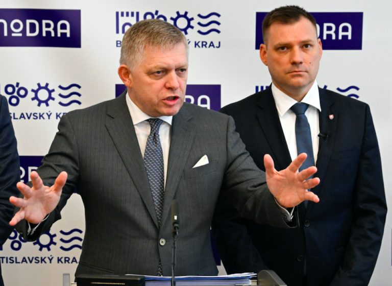 Fico chce „reguláciu“ novinárov. Nahneval ho aj článok v Štandarde