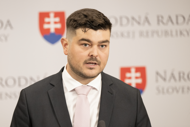 PS vyzýva šéfa zdravotníctva k odvolaniu riaditeľa Fakultnej nemocnice Trenčín Michala Plesníka