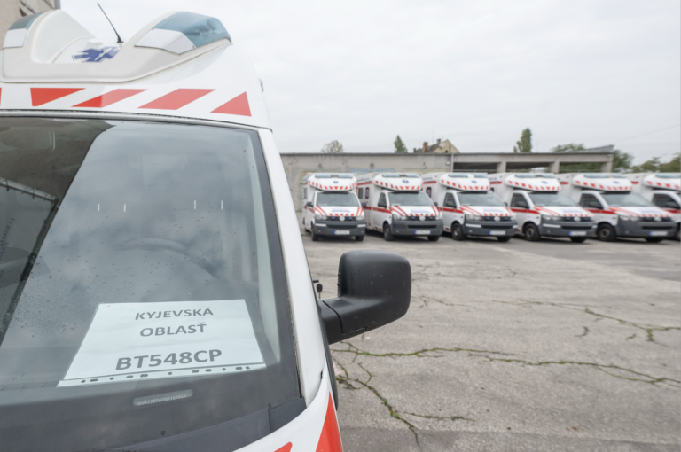 Slovensko odovzdalo Ukrajine v rámci humanitárnej pomoci 18 sanitiek