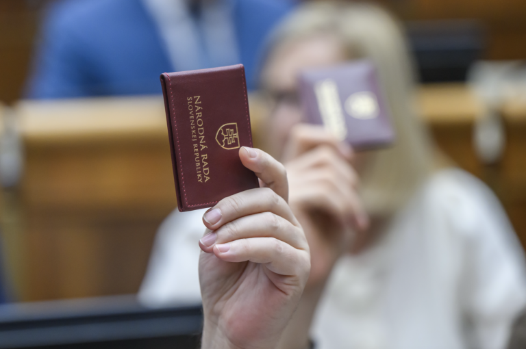 Parlament nie je uznášaniaschopný ani na tretí pokus