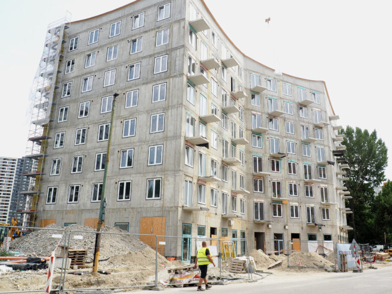 Výstavba bytového domu s nájomnými bytmi na Muchovom námestí v Bratislave. Foto: Miroslav Košírer/TASR
