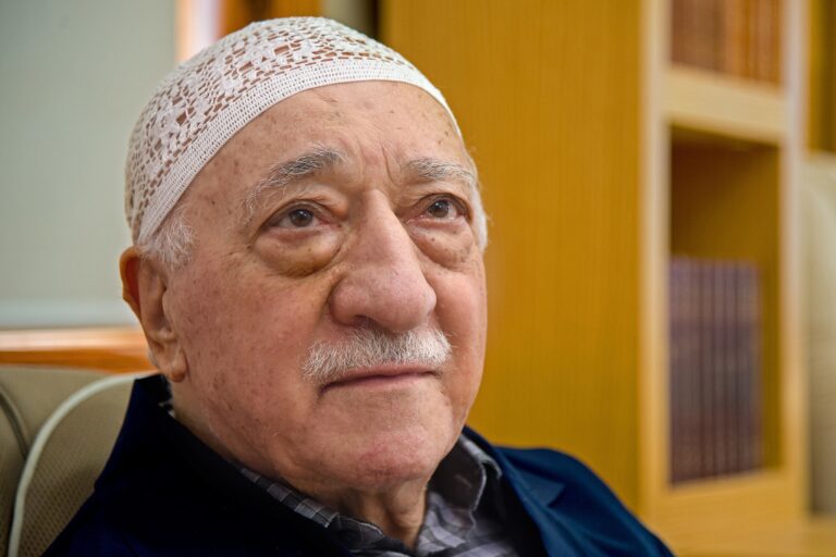 Zomrel kritik tureckého prezidenta Erdogana Fethullah Gülen