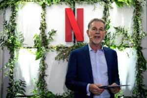 Prehľad trhov: Akcie Netflixu rastú, ľudia sú ochotní platiť za zábavu aj v ťažších časoch