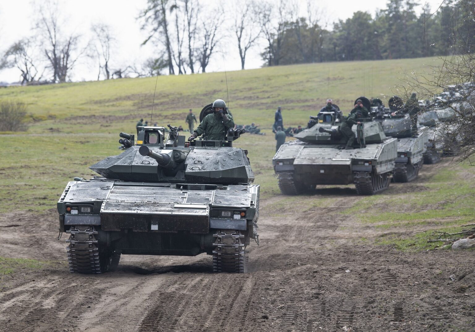 Ukrajinskí vojaci na školení švédskou armádou v obsluhe bojového vozidla 90 (CV90) na neznámom mieste vo Švédsku 7. mája 2023. Foto: FREDRIK SANDBERG / TT NEWS AGENCY / TT News Agency via AFP / Profimedia