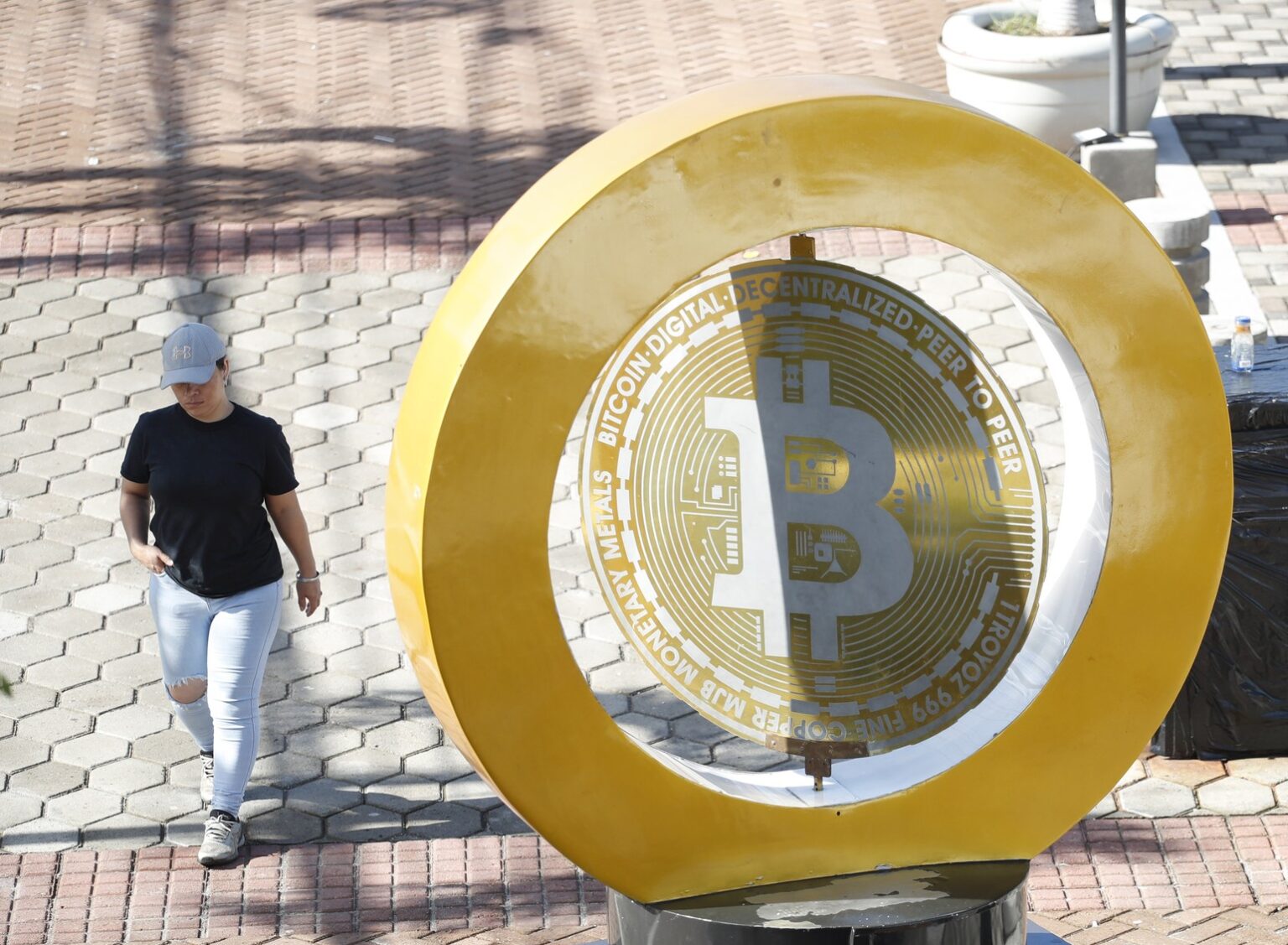 Bitcoin. Ilustračné foto: RODRIGO SURA / EPA / Profimedia