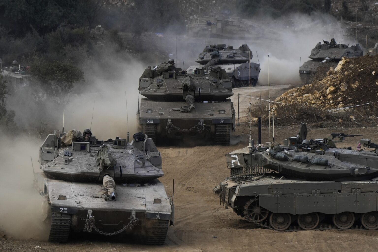 Izraelské tanky pri hranici s Libanonom. Foto: ČTK/AP/Baz Ratner/Profimedia