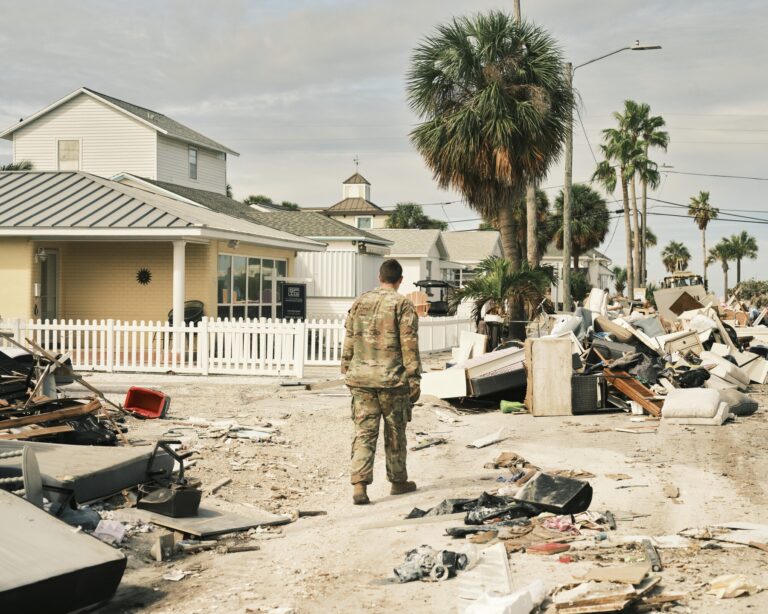 Stovky tisíc ľudí utekajú z Floridy, blíži sa najsilnejší hurikán za ostatných sto rokov