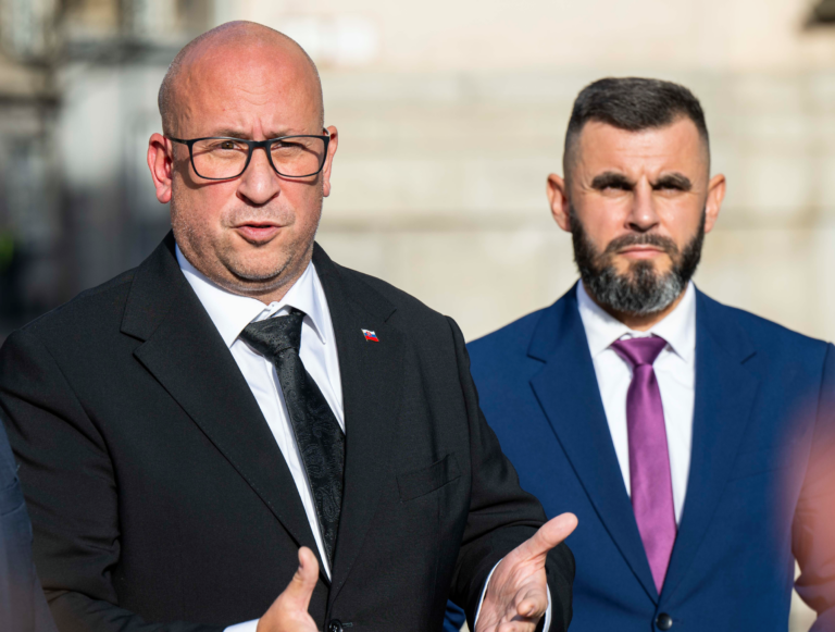 Minister Ráž pri cyklotrase trošku pohryzkal. Najviac však zabrechali aktivisti