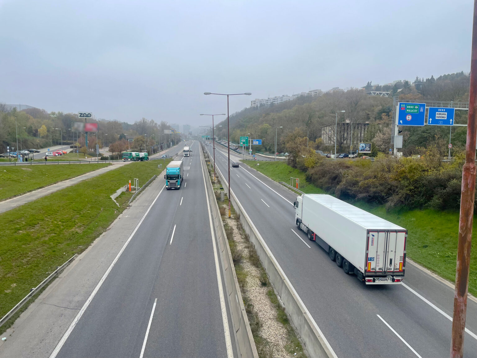Nadmerná hlučnosť z diaľnice D2 trápi ľudí vo dne, v noci. Foto: Miroslava Pavlíková