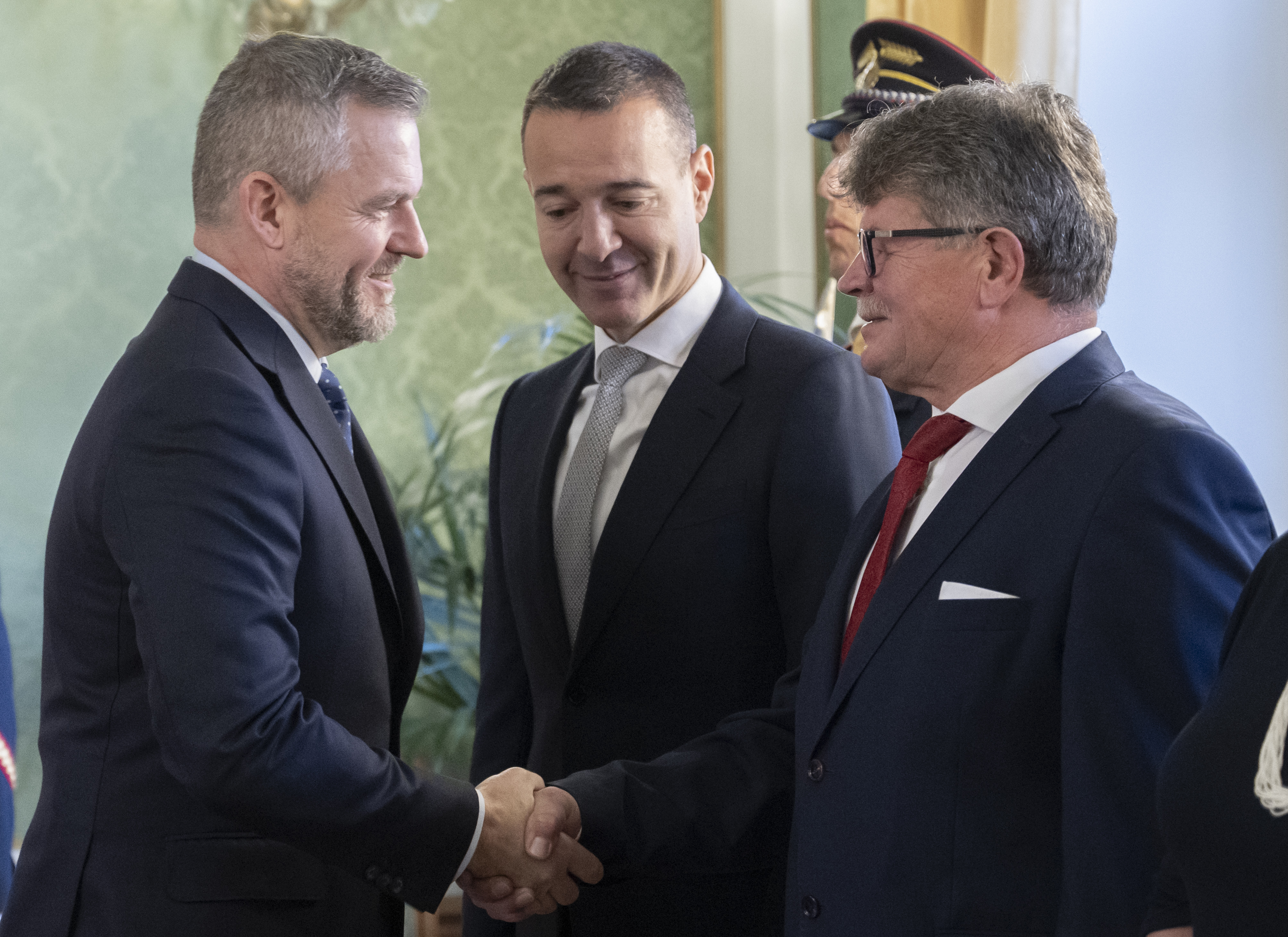 Predseda školských odborárov: Prezident chce v otázke zvýšenia platov učiteľov kompromis