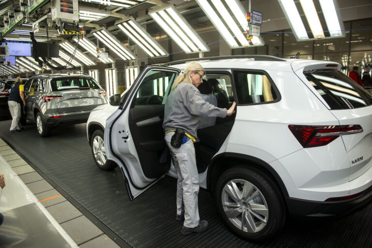 Rozbieha sa obchodná vojna automobiliek. A neobíde ani Slovensko