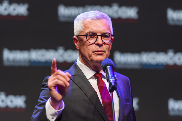 PS žiada od vlády, aby zadefinovala záujmy voči USA