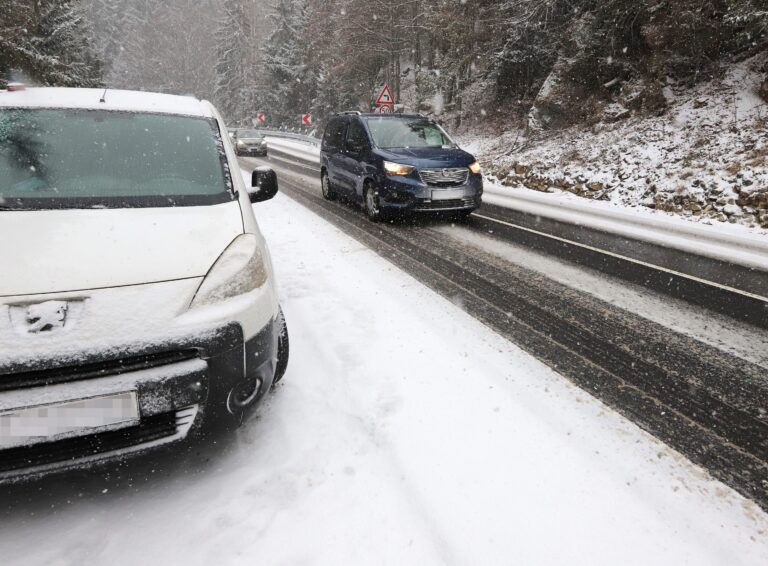 Slovensko čaká sneženie, záveje a silný vietor. SHMÚ vydal výstrahy