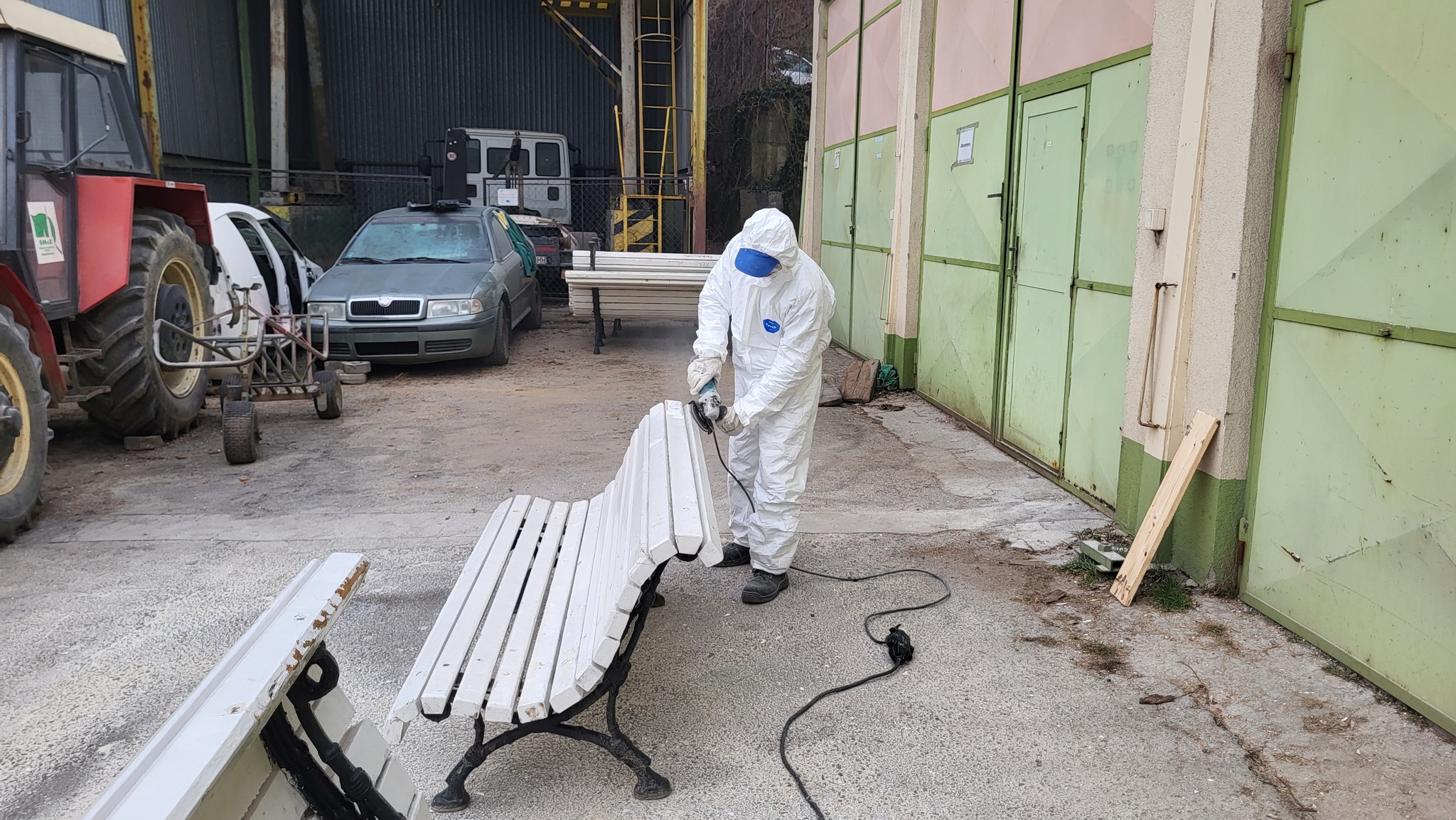 Lavičky na Hlavnej ulici v Košiciach budú ľudia hľadať márne. Vrátia sa až o niekoľko mesiacov