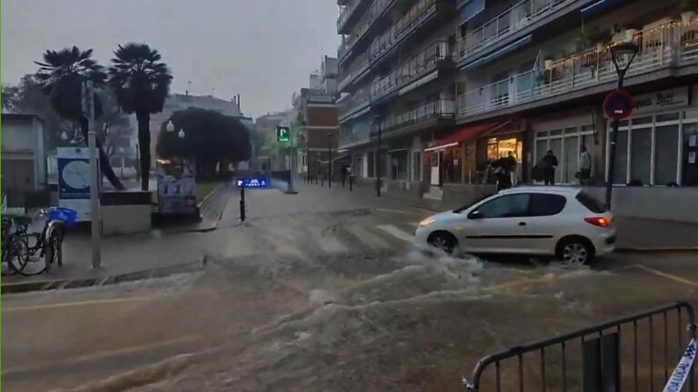 Búrky a záplavy devastujú Katalánsko. Vláda obmedzila mobilitu a zrušila vyučovanie