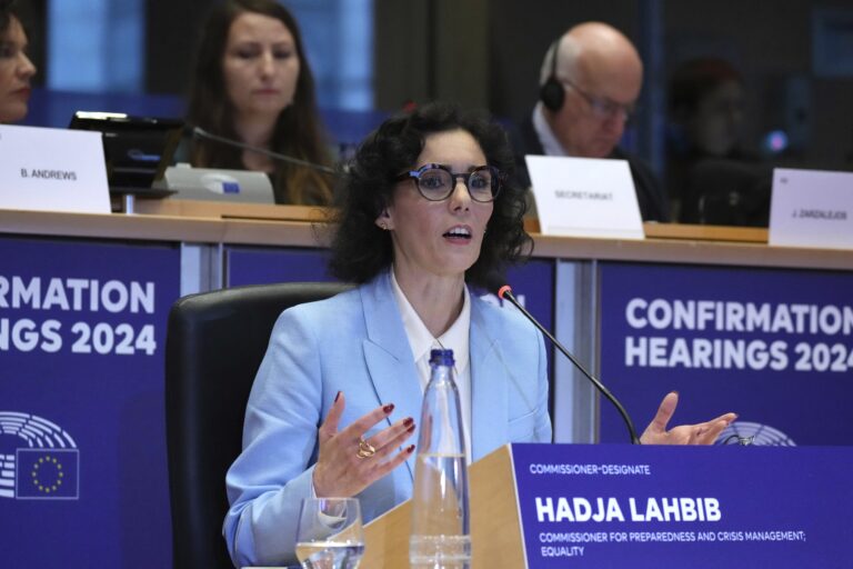 Eurokomisárka pre rovnosť navrhuje zavedenie vojnového a krízového Erazmu pre mládež