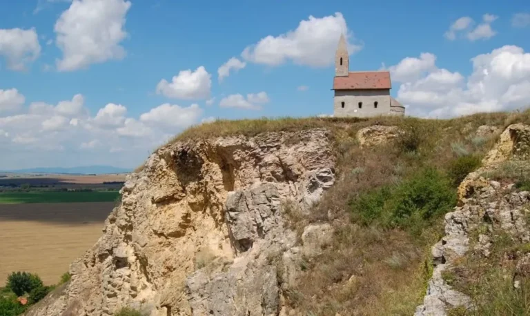 Stredoveké kostoly ako dominanty krajiny