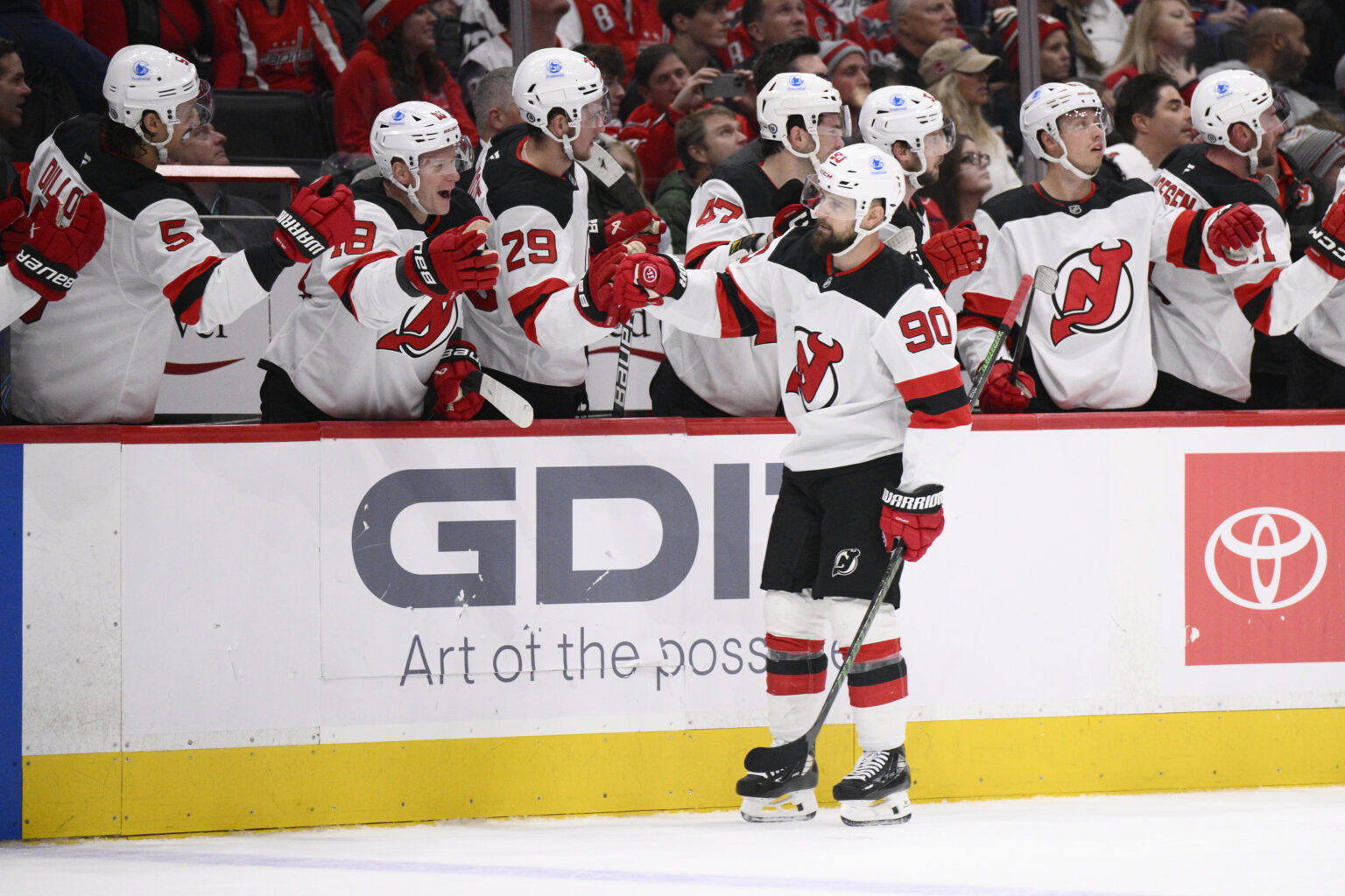 Slovenský hokejista v drese New Jersey Devils Tomáš Tatar sa raduje z gólu. Foto: TASR/AP