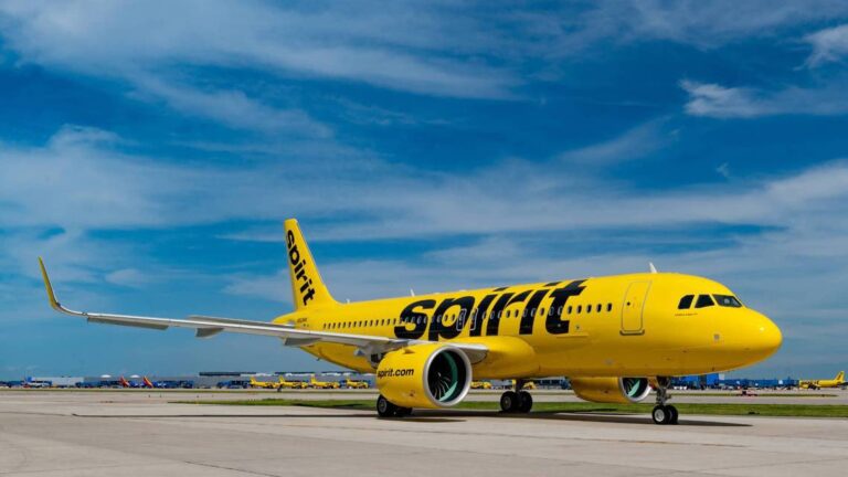 Ozbrojené gangy na Haiti strieľali na lietadlo spoločnosti Spirit Airlines, zranili jednu letušku.
Foto: X/Dustin