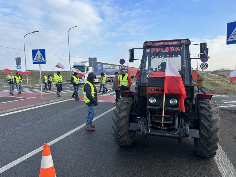 Poľskí farmári začali s blokádou hraničného priechodu s Ukrajinou