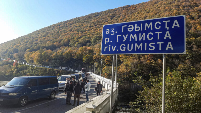 V Abcházsku pre protesty proti zmluve s Ruskom zvolali bezpečnostnú radu