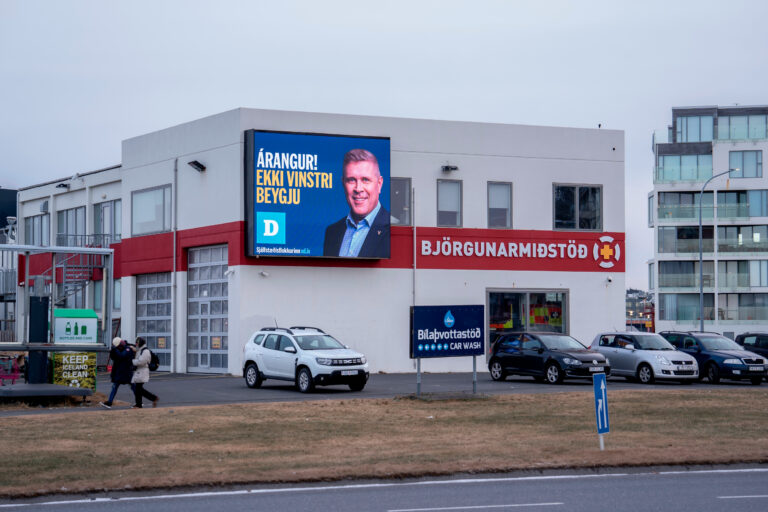 Islanďania po nezhodách vlády o prisťahovalectve hlasujú v predčasných parlamentných voľbách