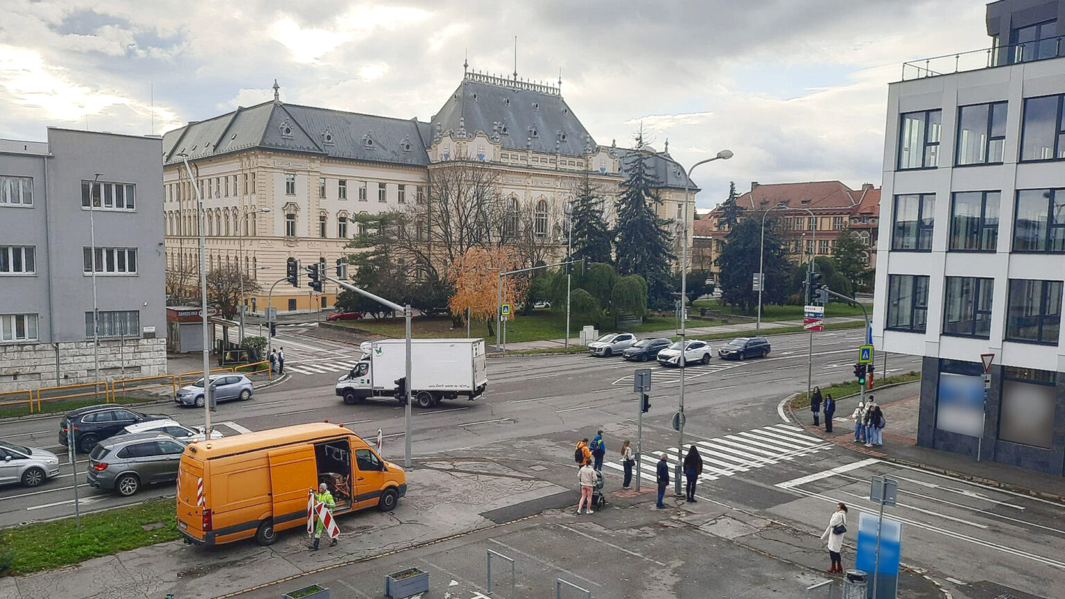 Na tejto križovatke v centre Nitry začnú na ako prvej rozkopávky, ktoré mnohých motoristov doslova desia. Foto: Jozef Uhlárik