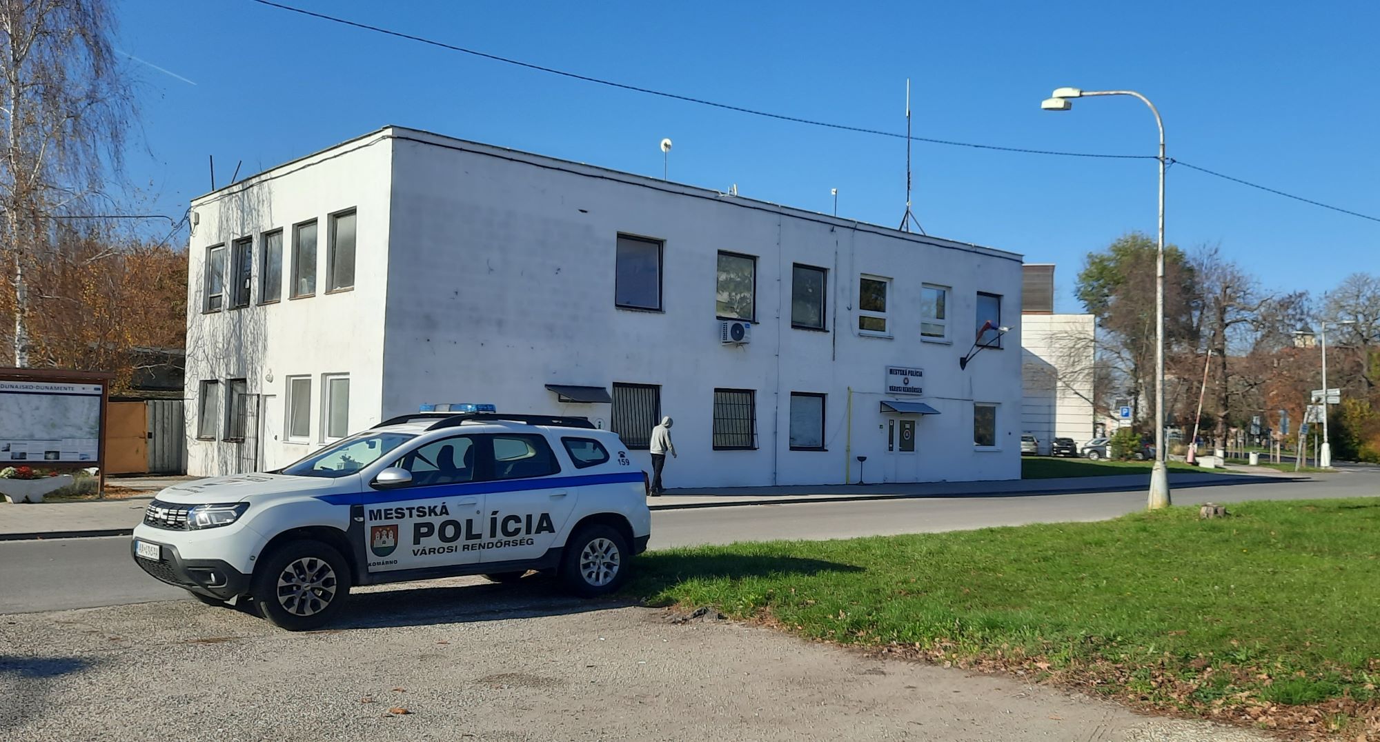 Rodinkárstvo či sexuálne obťažovanie. Šéf mestskej polície v Komárne čelí obvineniam