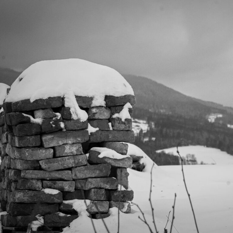 Juh Talianska zasiahlo husté sneženie, Vezuv je pokrytý snehom