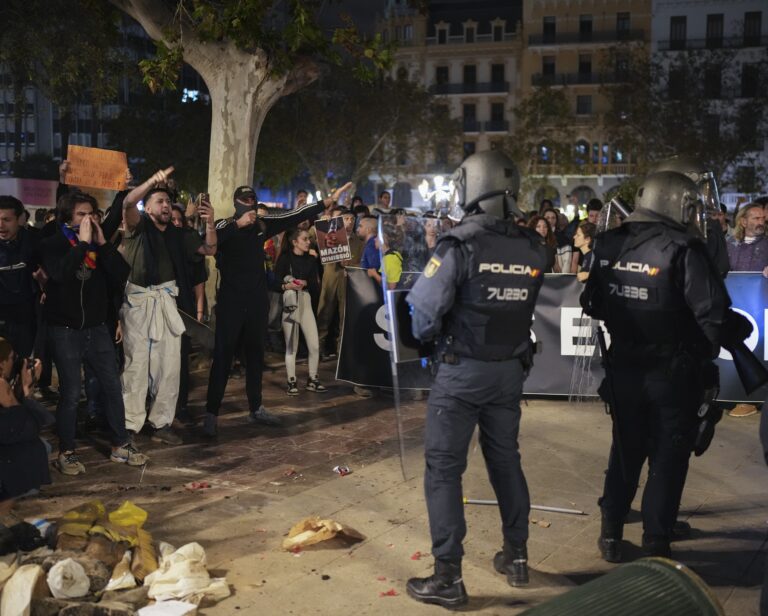 Po záplavách sa vo Valencii konali masové protesty proti miestnej vláde