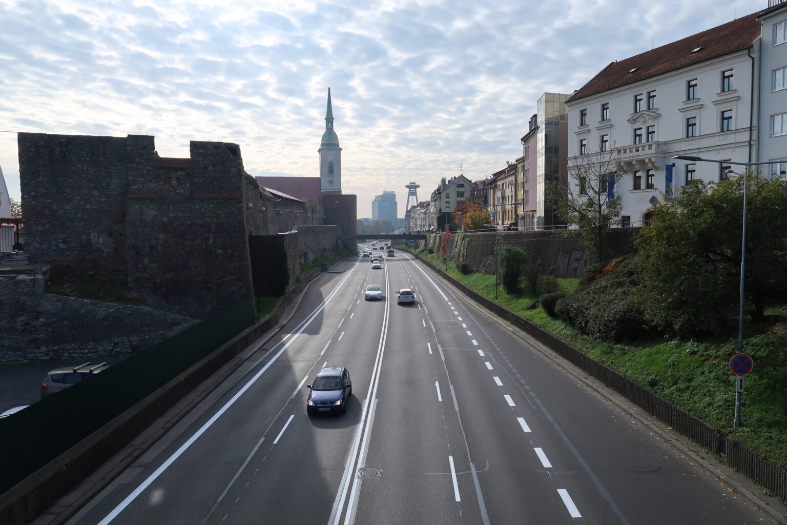 Staromestská ulica s novým dopravným značením. Foto: FB/Cyklokoalícia