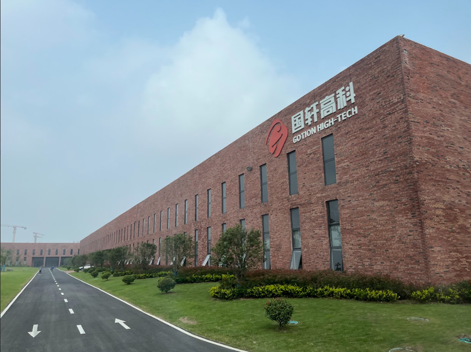 Strategická investícia v Šuranoch či len ďalšia fabrika do počtu? Čínske know-how má ostať v Pekingu