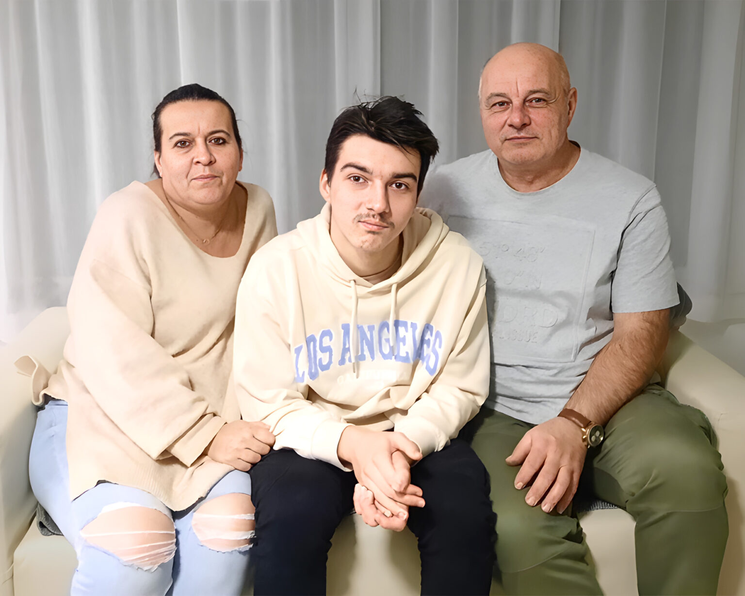 Rodičia Andrea a Miloš majú veľkú radosť z toho, ako ich Timotejovi pomohla hyperbarická komora pri prebratí sa z bdelej kómy. Foto: Jozef Uhlárik