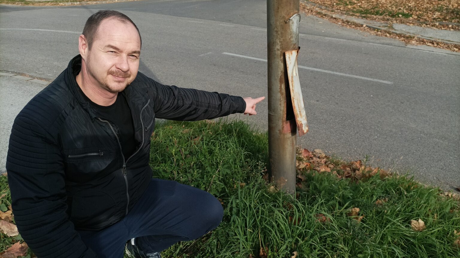 Aj na takto poškodený stĺp verejného osvetlenia v Trenčíne narazil Ferenc Štandi. Foto: Ľubomír Chochula